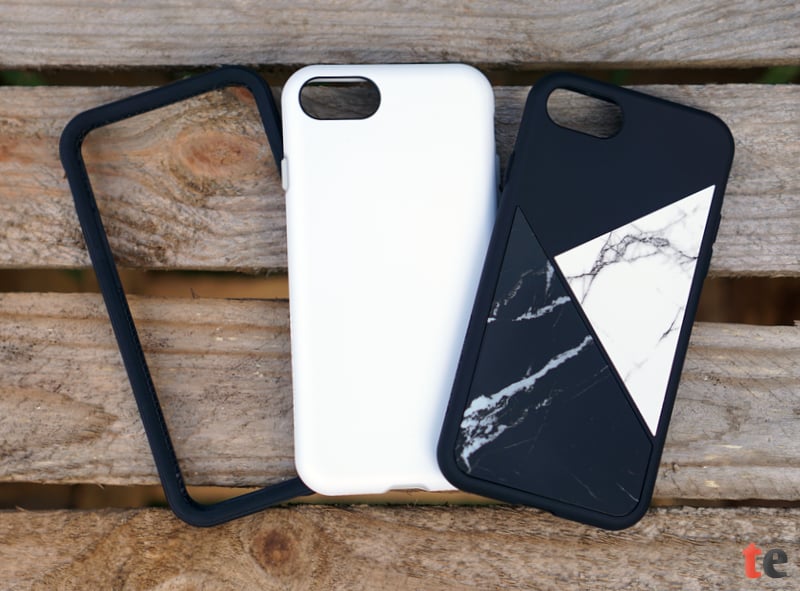 RhinoShield bietet verschiedene Varianten seiner Schutzhüllen an. Neben einem klassischen Bumper (CrashGuard Case, links) gibt es eine Hülle auch für die Rückseite (PlayProof Case, mitte), die es auch in verschiedenen Designs gibt (SolidSuit Case, rechts).