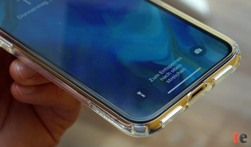 Alle getesteten Schutzhüllen der Marke Spigen haben in ihren vier Kanten sogenannte 'Air Cushion' Luftpolster eingearbeitet, wie hier am Beispiel des Spigen Liquid Crystal Case gut zu erkennen. Diese sollen im Falle eines Sturzes bereits einen Großteil der Aufprall-Energie abfedern können.