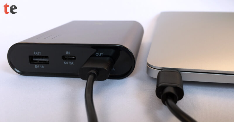 Die Xtorm AL450 Powerbank kann ein MacBook über das mitgelieferte USB-A-auf-USB-C Ladekabel innerhalb von etwa 3:30 Stunden beinahe vollständig wieder aufladen.