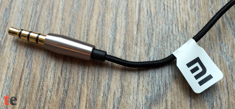Der Klinkenstecker der Xiaomi Mi In-Ear Pro Kopfhörer hat einen vergoldeten Anschluss. Das Kabel ist zudem von einer Kevlar-Faser verstärkt, was einem Kabelbruch vorbeugt.