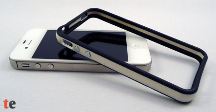 vau Edge Bumper bright darkness auf weißem iPhone 4S