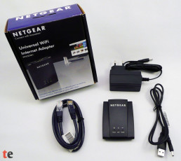 Netgear WNCE2001 Adapter mit Zubehör und Verpackung