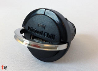 Wicked Chili Tiny USB Ladeadapter mit augeklapptem Chrombügel
